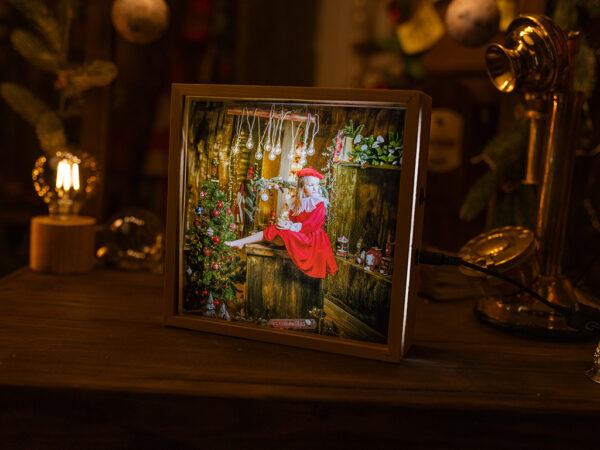 Caja de luz con regulación de intensidad, disponible en 20x20 cm y 20x30 cm, perfecta para iluminar y decorar cualquier rincón de tu hogar.